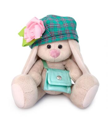 Zaika Mi with beret and purse